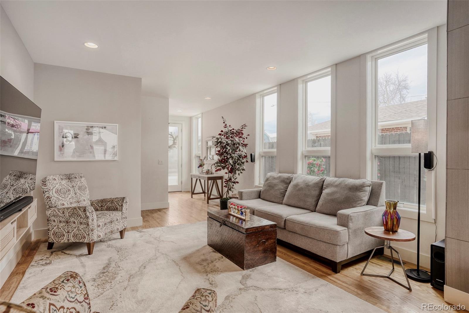 MLS Image #2 for 1562 s lincoln street,denver, Colorado