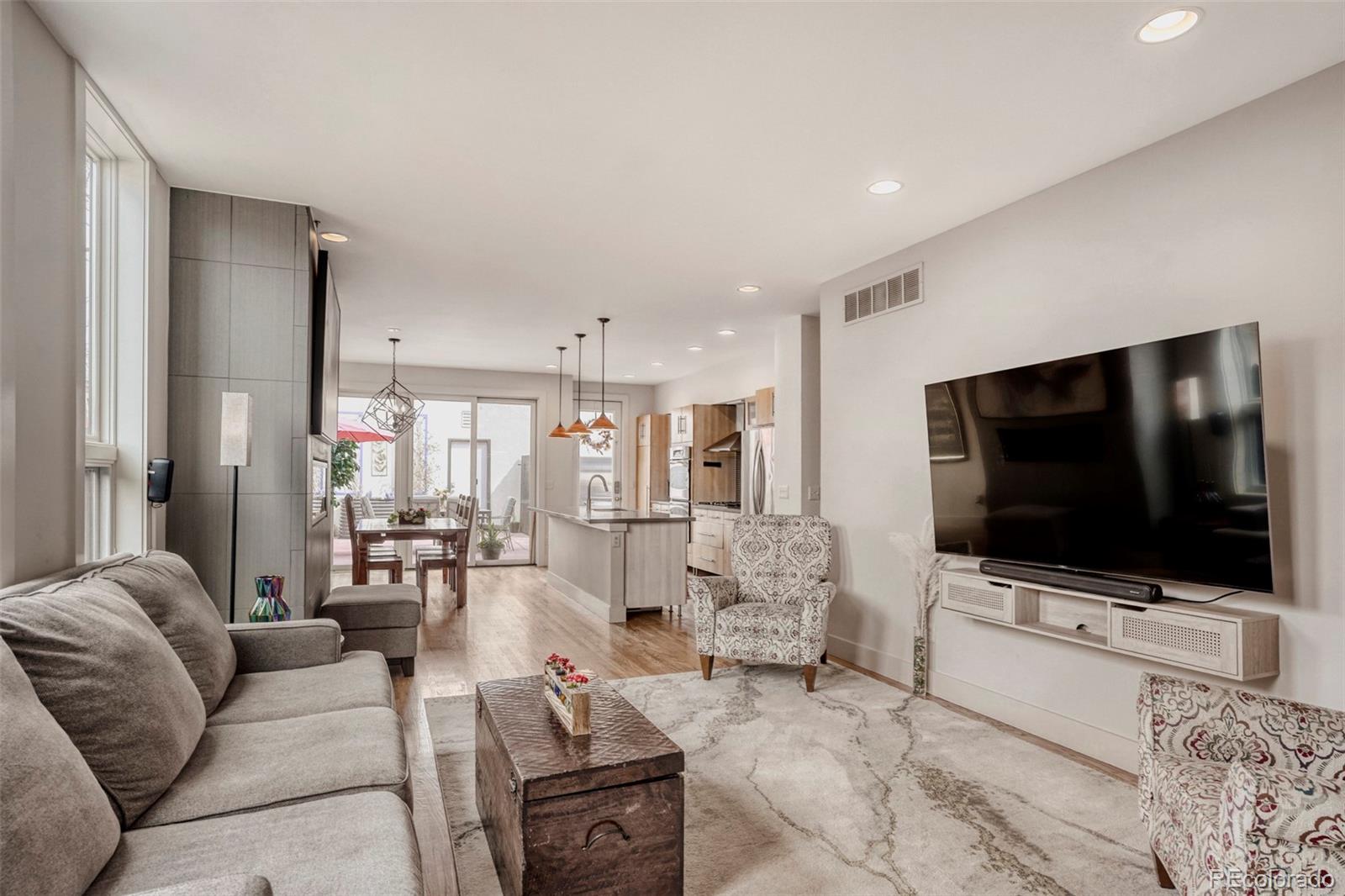 MLS Image #3 for 1562 s lincoln street,denver, Colorado
