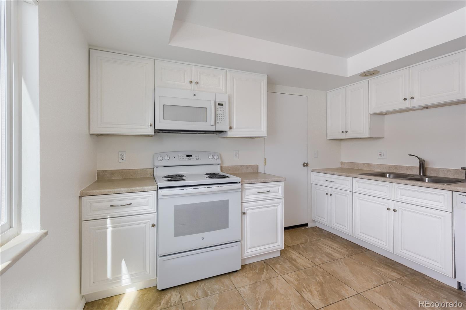 MLS Image #7 for 7467 s albion street,centennial, Colorado