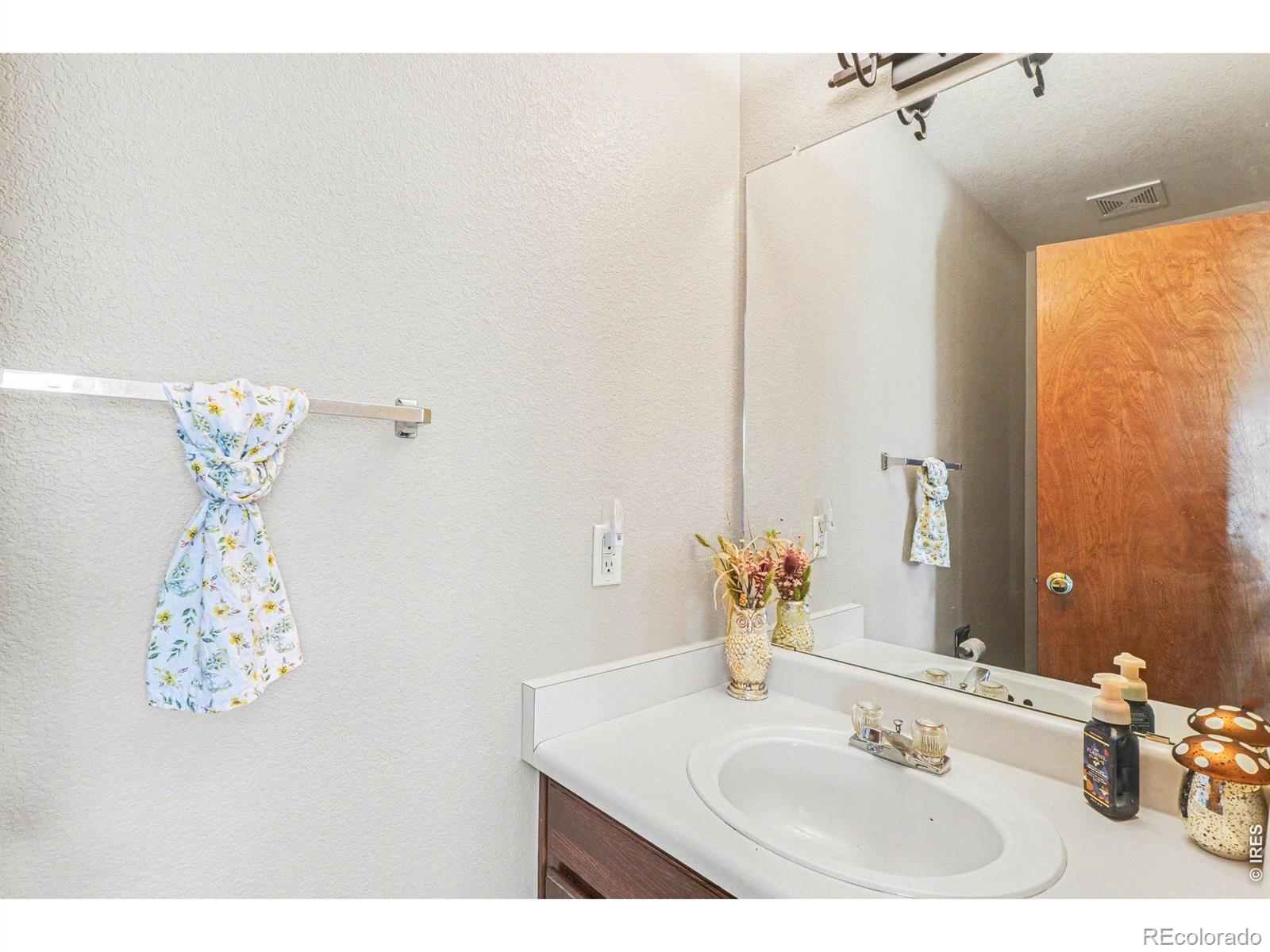 MLS Image #14 for 13337  elizabeth court,thornton, Colorado