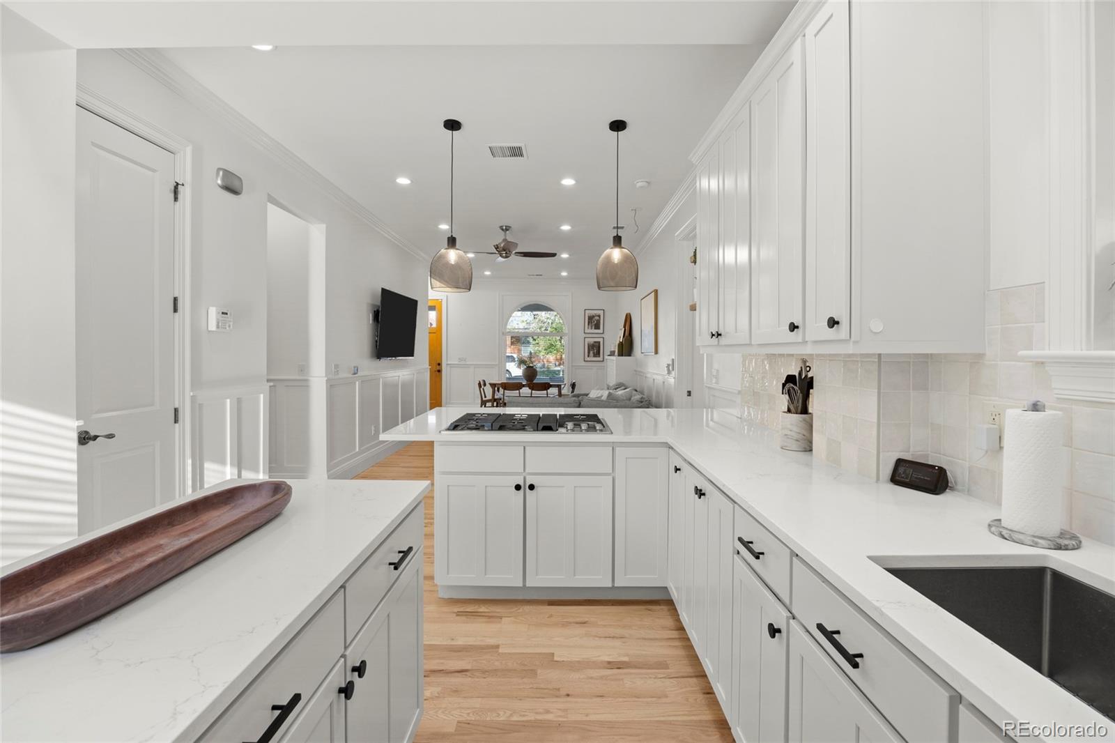 MLS Image #15 for 957 s clarkson street,denver, Colorado