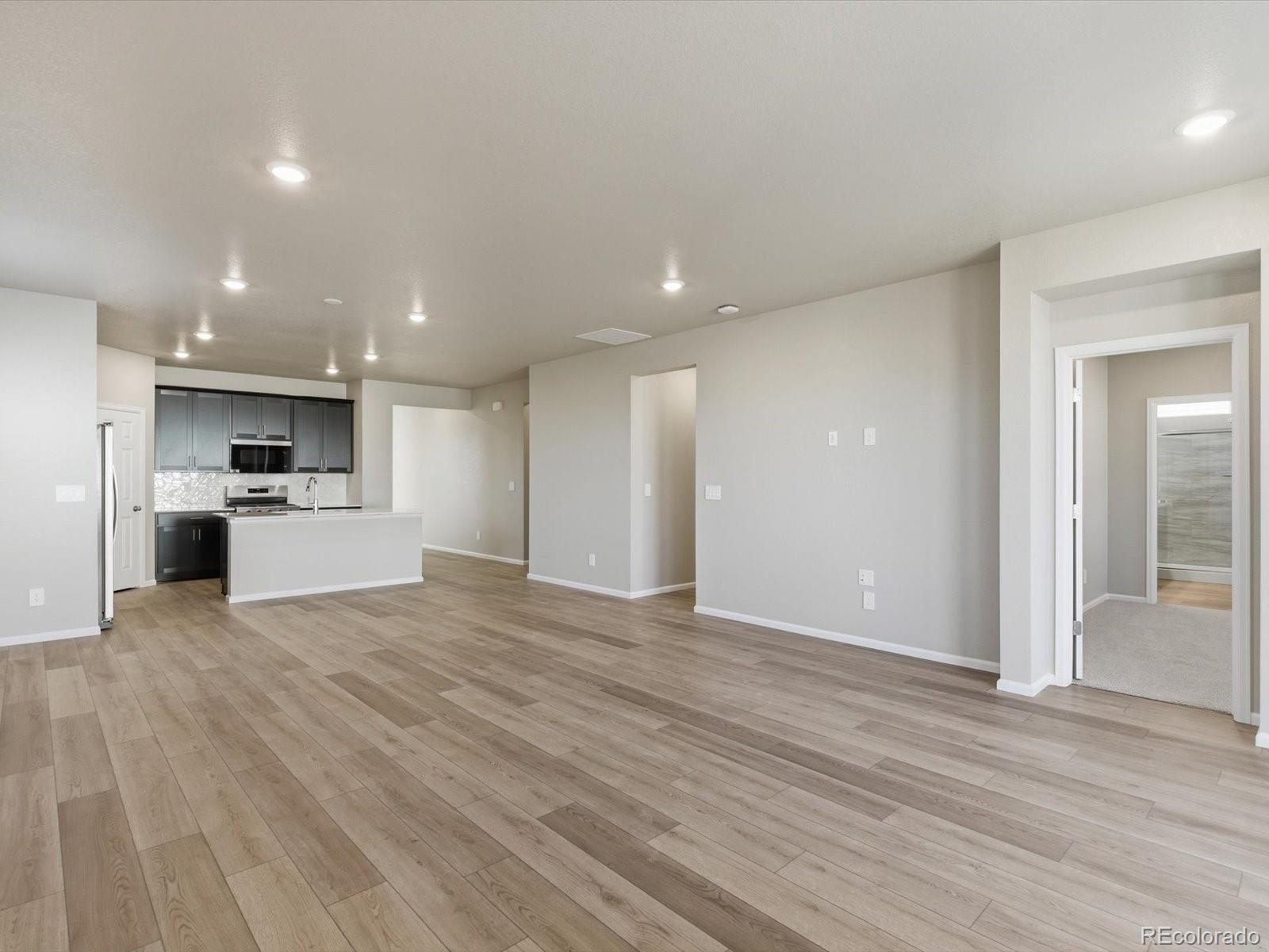 MLS Image #5 for 8906  rifle street,commerce city, Colorado