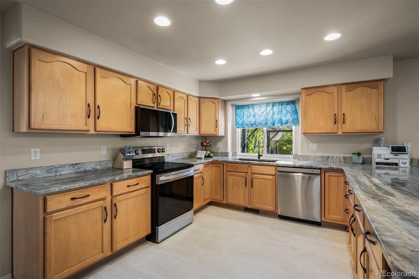 MLS Image #11 for 5521  calamity jane lane,colorado springs, Colorado