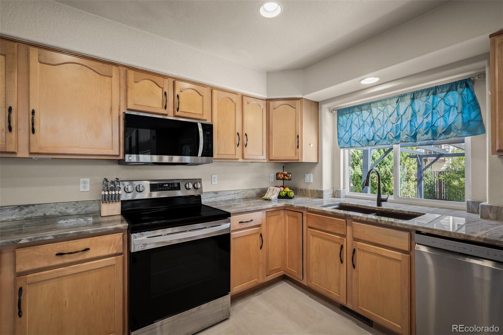 MLS Image #12 for 5521  calamity jane lane,colorado springs, Colorado