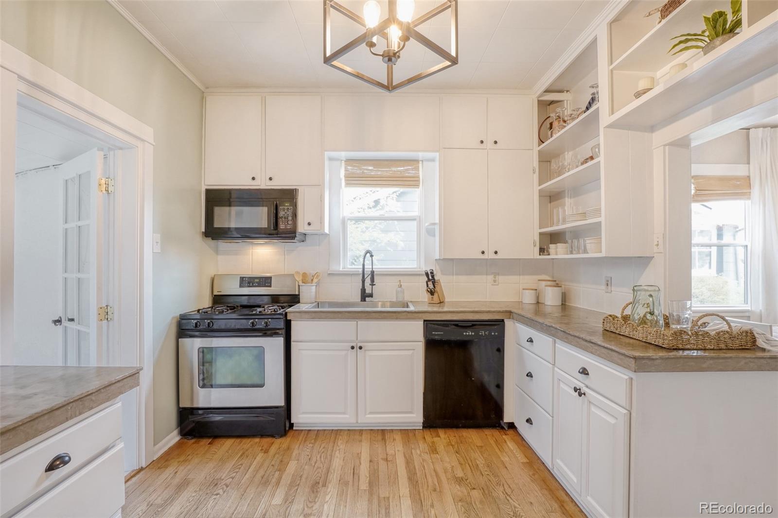 MLS Image #7 for 2136 s franklin street,denver, Colorado