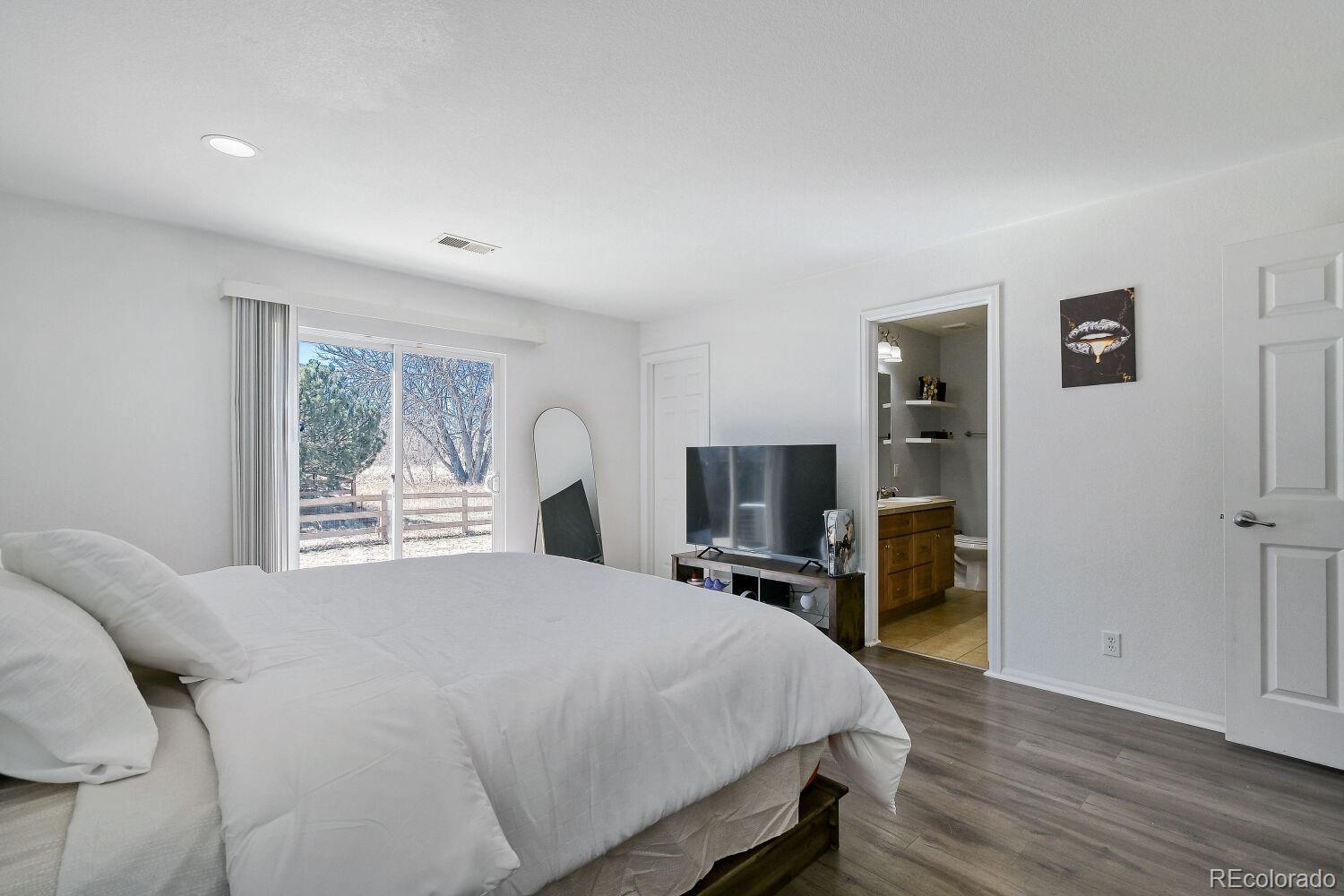 MLS Image #9 for 15686  randolph place,denver, Colorado