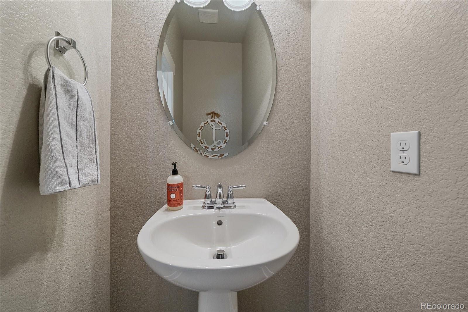 MLS Image #13 for 8758 e 54th place,denver, Colorado