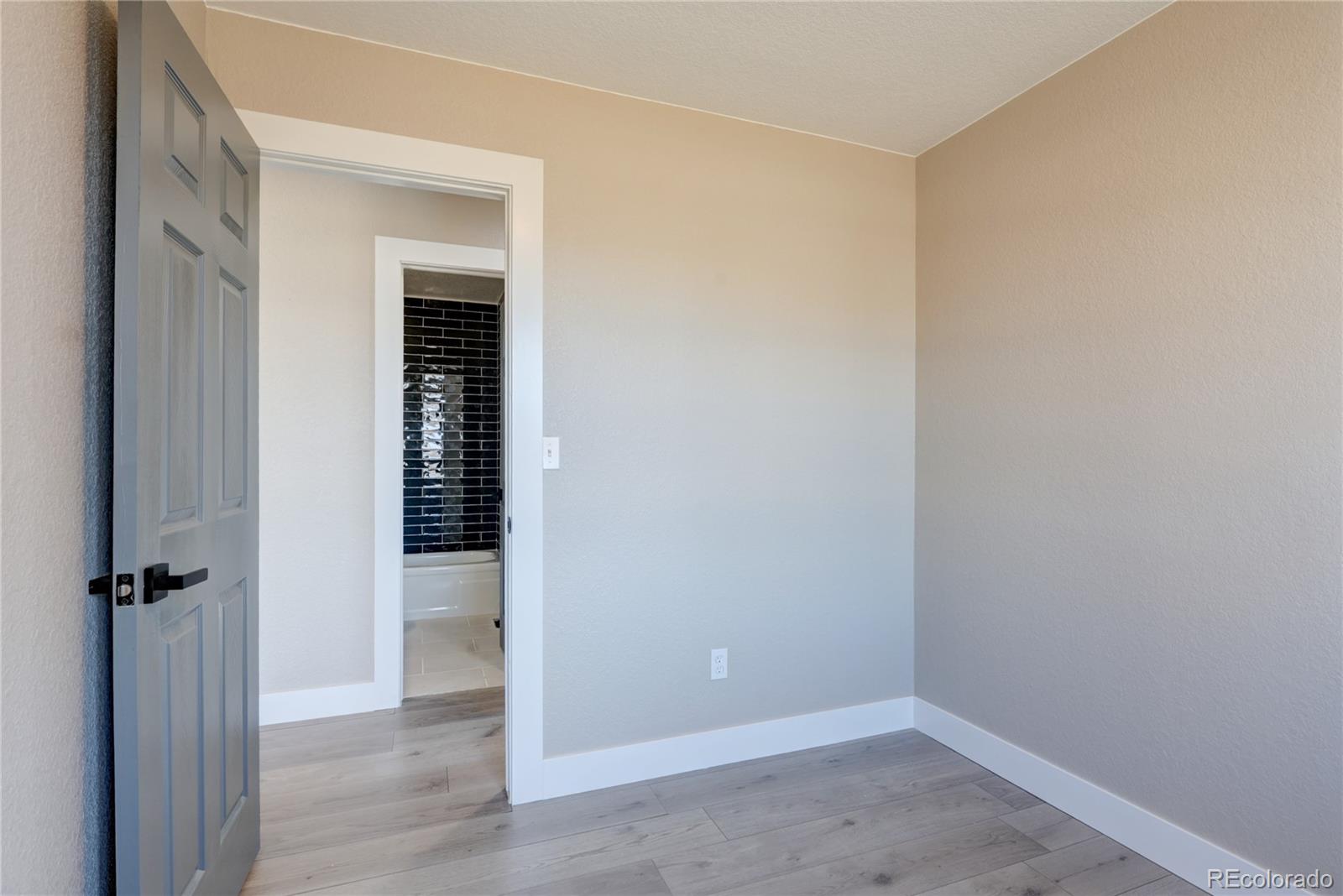 MLS Image #18 for 9418  lou drive,thornton, Colorado