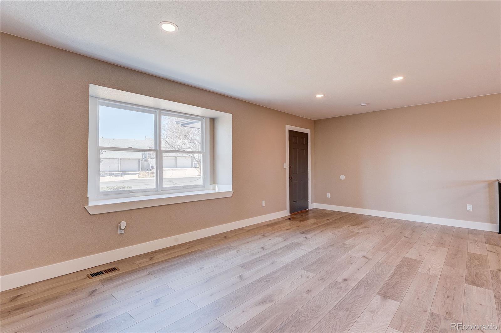 MLS Image #4 for 9418  lou drive,thornton, Colorado