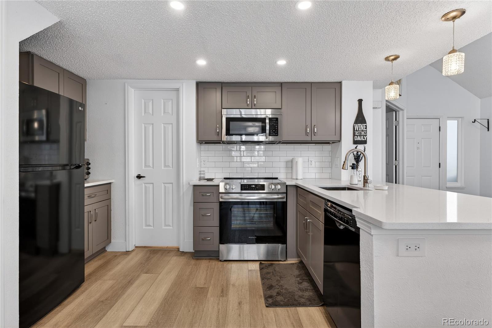 MLS Image #5 for 8500 e jefferson avenue 8b,denver, Colorado