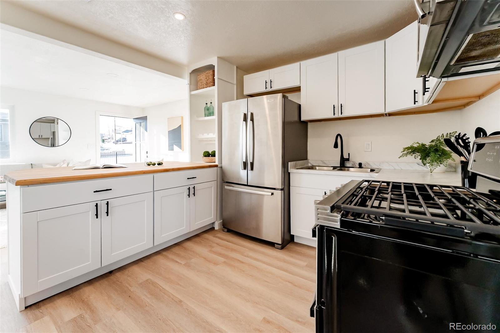 MLS Image #3 for 1300 s quivas street,denver, Colorado