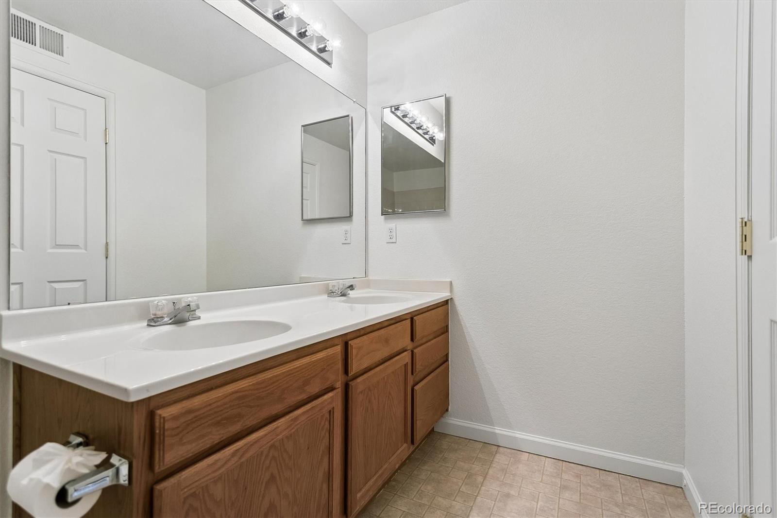 MLS Image #10 for 9991 e idaho circle 204,aurora, Colorado