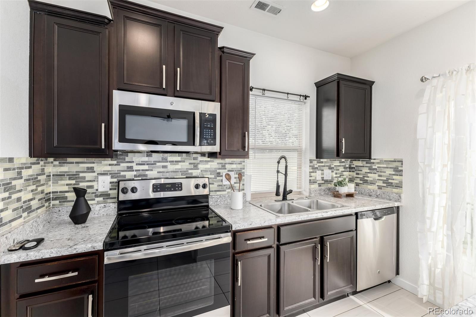 MLS Image #10 for 19090 e 55th avenue,denver, Colorado