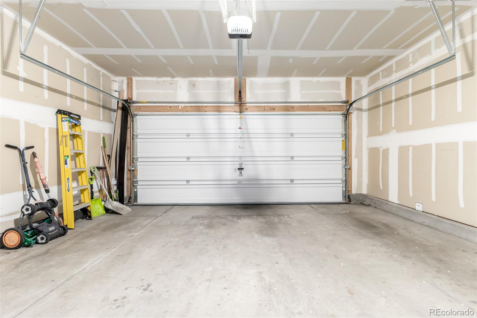 MLS Image #21 for 19090 e 55th avenue,denver, Colorado
