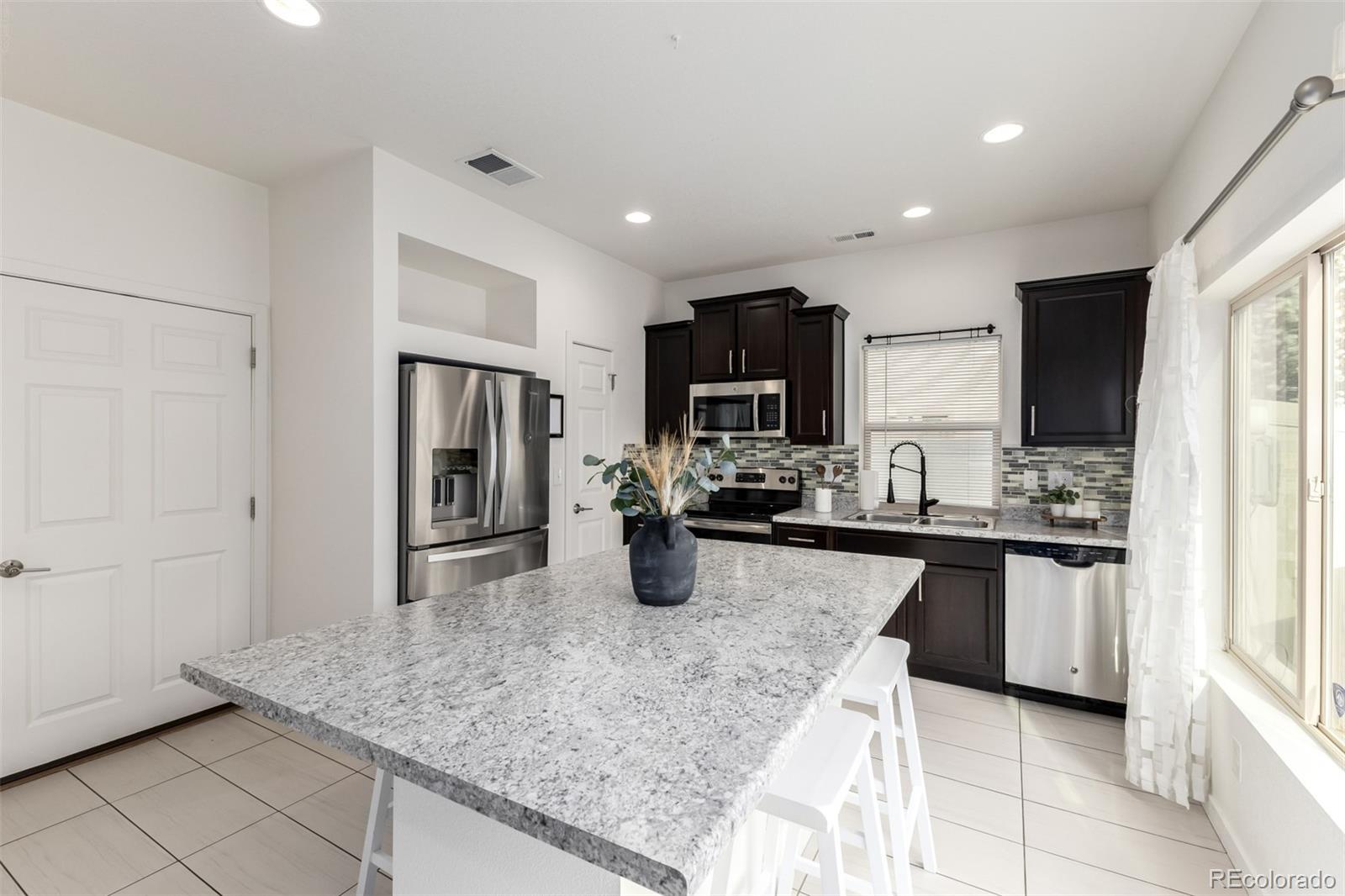 MLS Image #9 for 19090 e 55th avenue,denver, Colorado