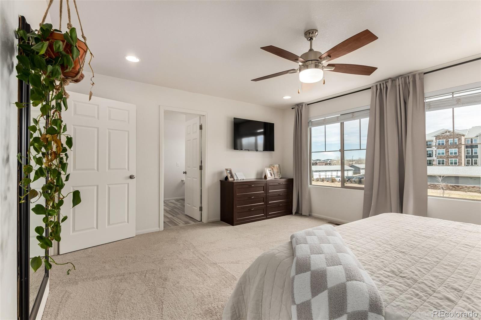 MLS Image #18 for 5392  walden court,denver, Colorado