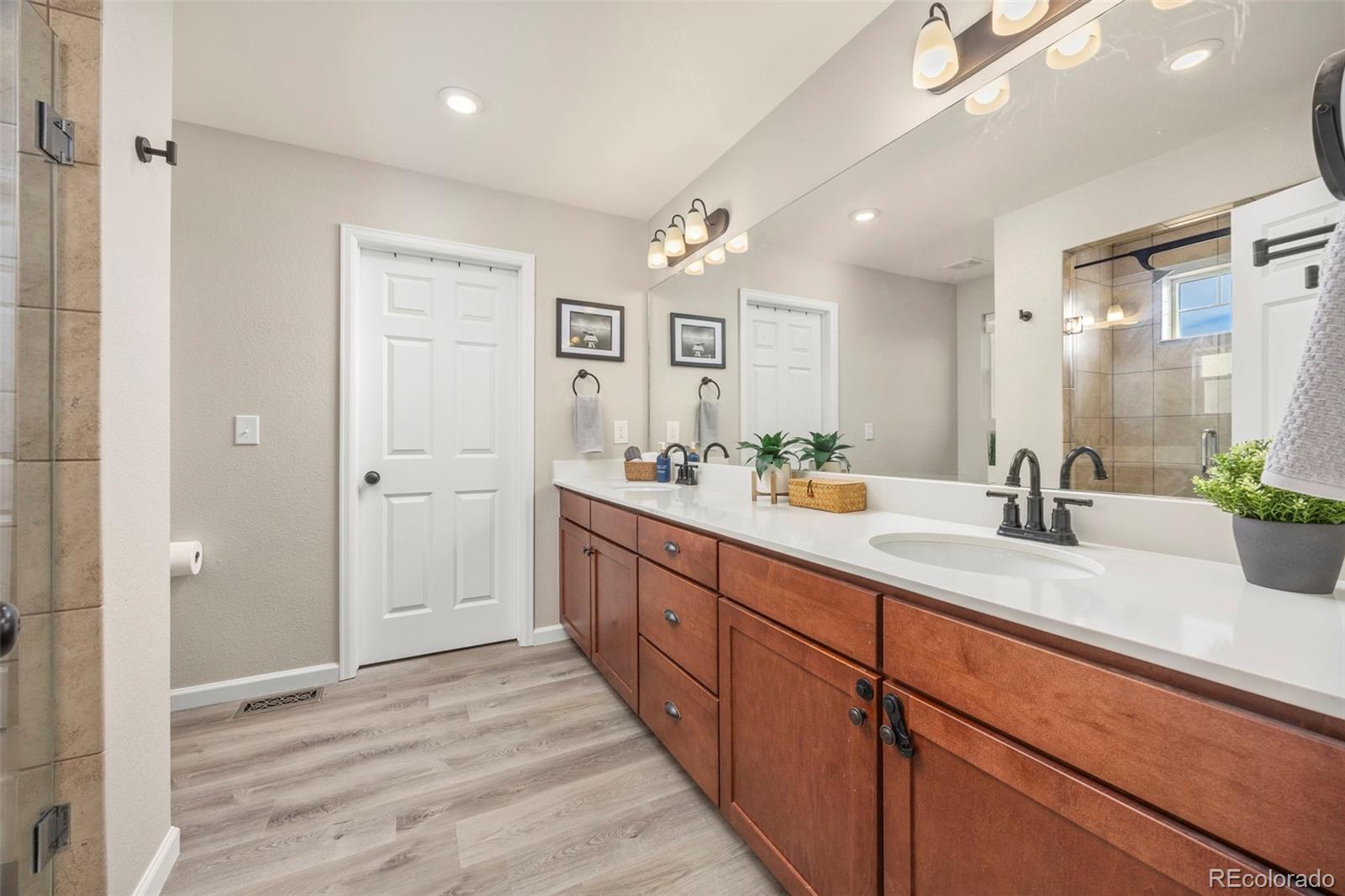 MLS Image #15 for 119 s oak hill court,aurora, Colorado