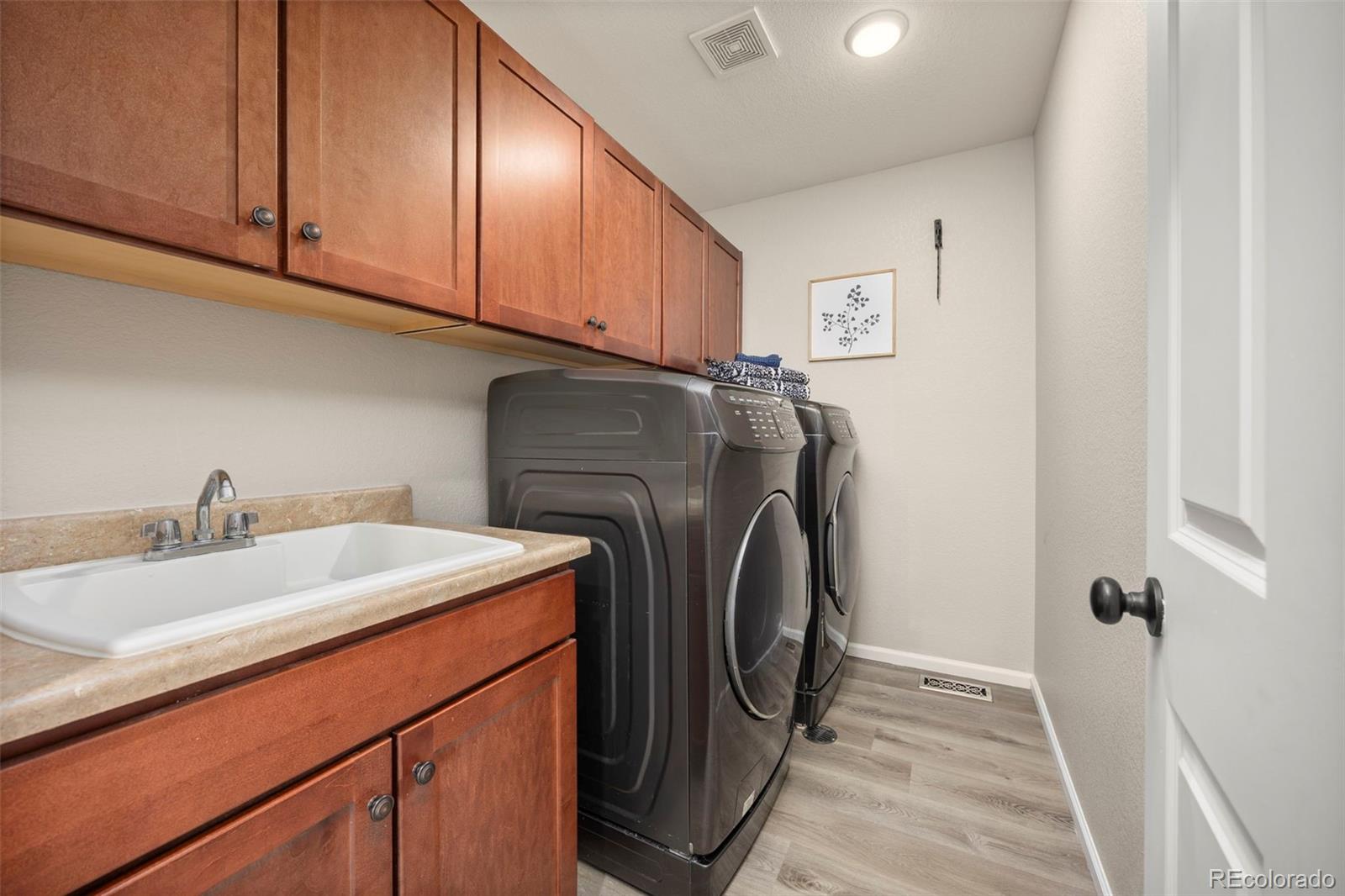 MLS Image #23 for 119 s oak hill court,aurora, Colorado