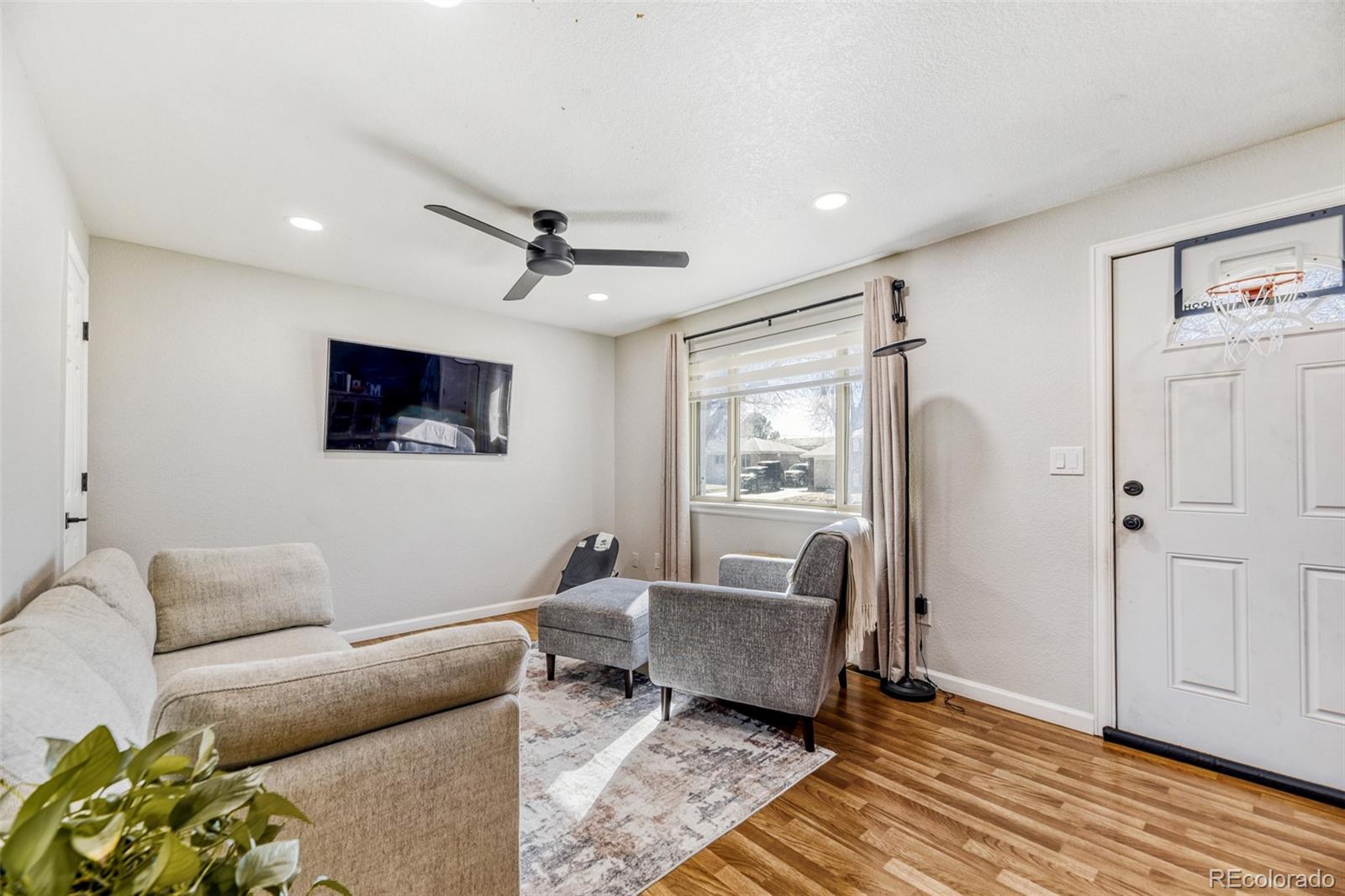 MLS Image #4 for 922 s ironton street,aurora, Colorado