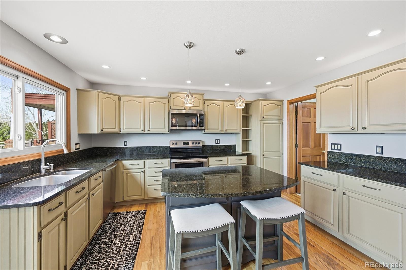 MLS Image #10 for 5835 s danube circle,aurora, Colorado