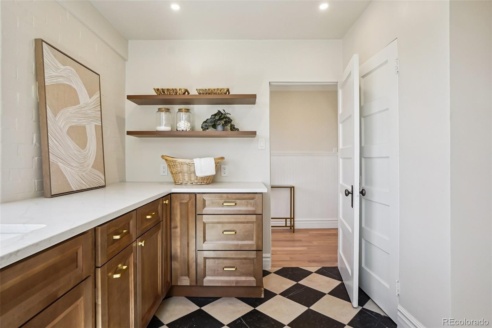 MLS Image #37 for 851 s washington street,denver, Colorado