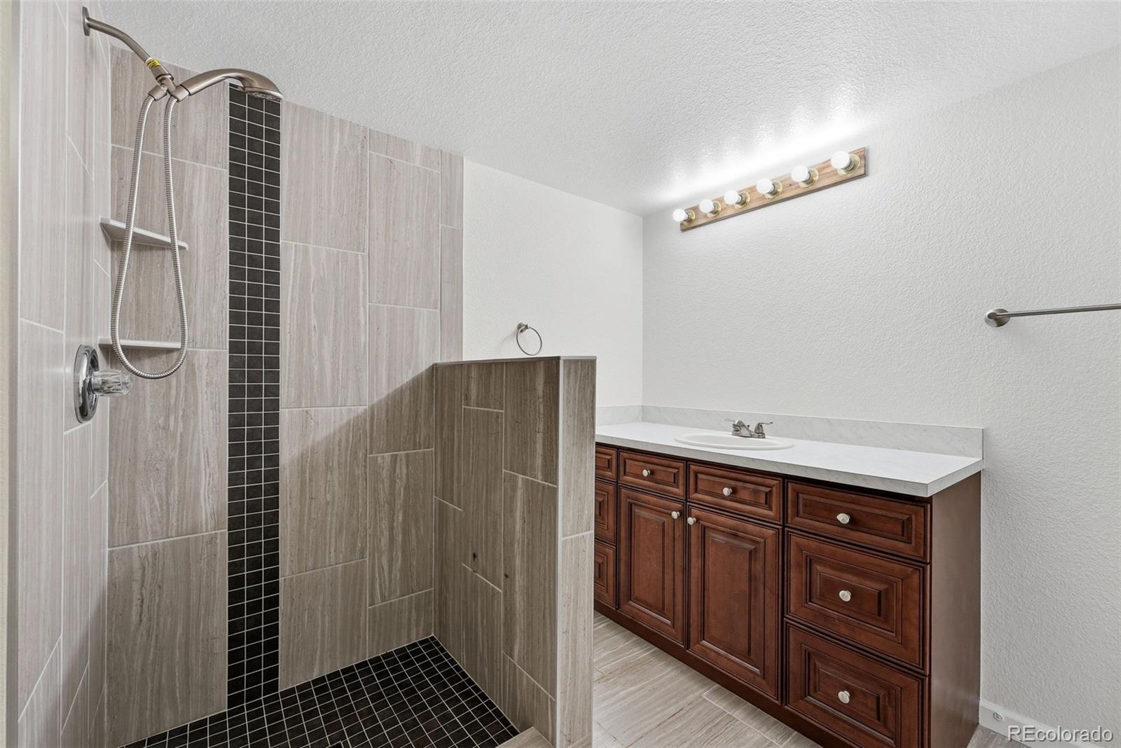 MLS Image #16 for 2541 s monaco parkway,denver, Colorado