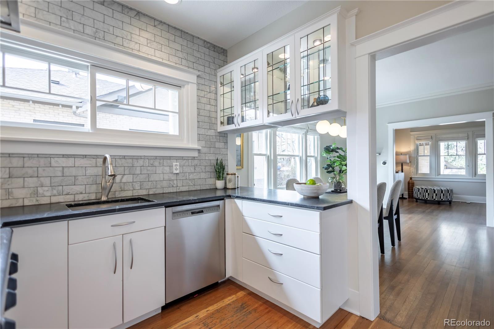 MLS Image #14 for 926  steele street,denver, Colorado