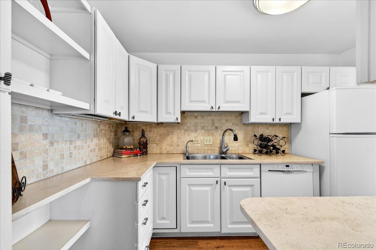 MLS Image #16 for 855 n pennsylvania street 411,denver, Colorado