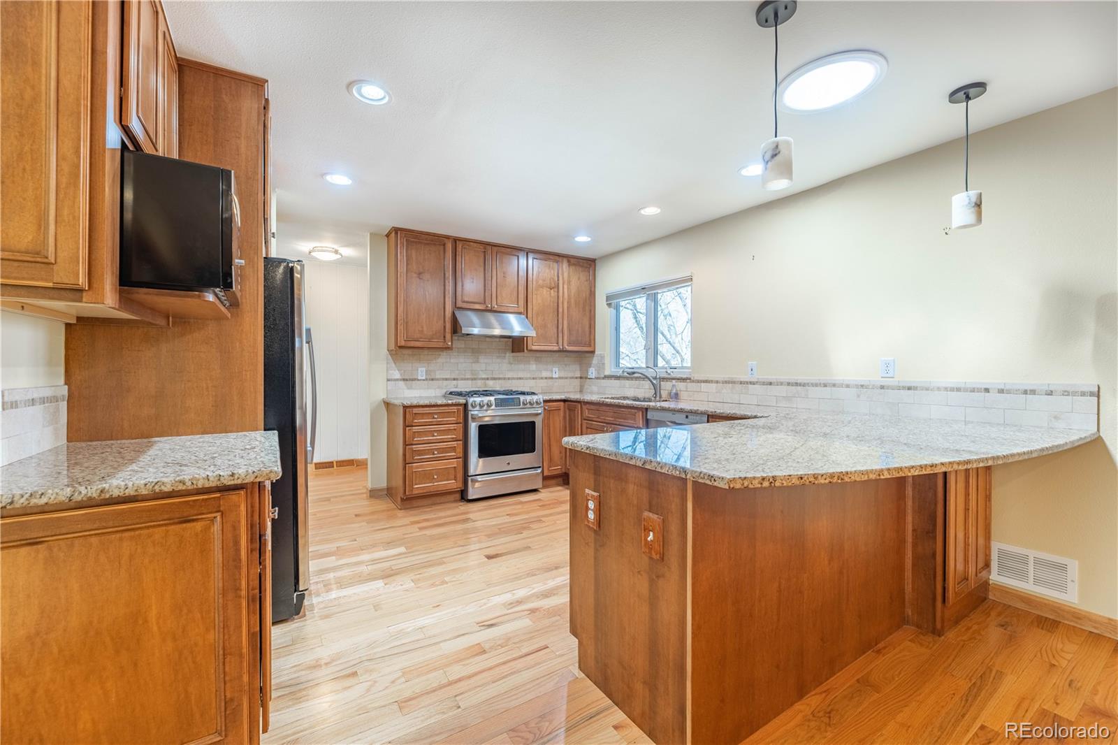 MLS Image #5 for 6882 e baker place,denver, Colorado