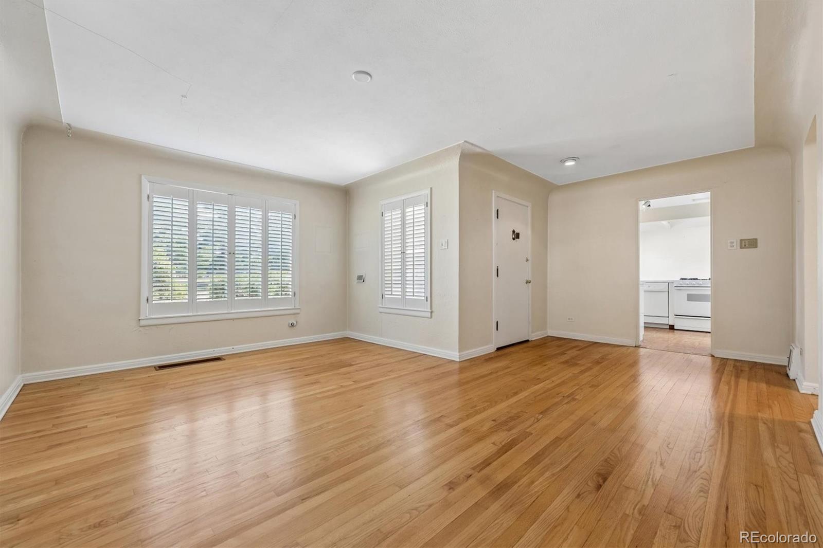 MLS Image #10 for 815  oneida street,denver, Colorado