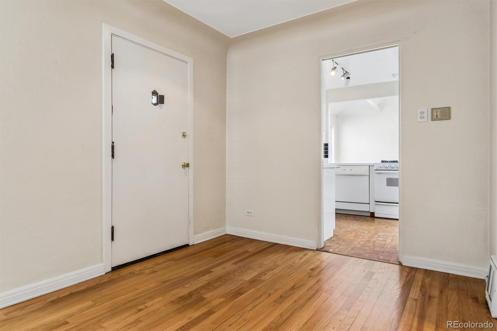 MLS Image #11 for 815  oneida street,denver, Colorado