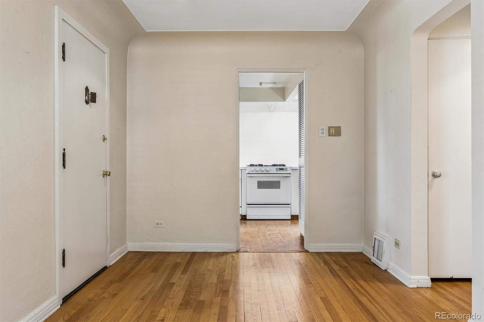 MLS Image #12 for 815  oneida street,denver, Colorado