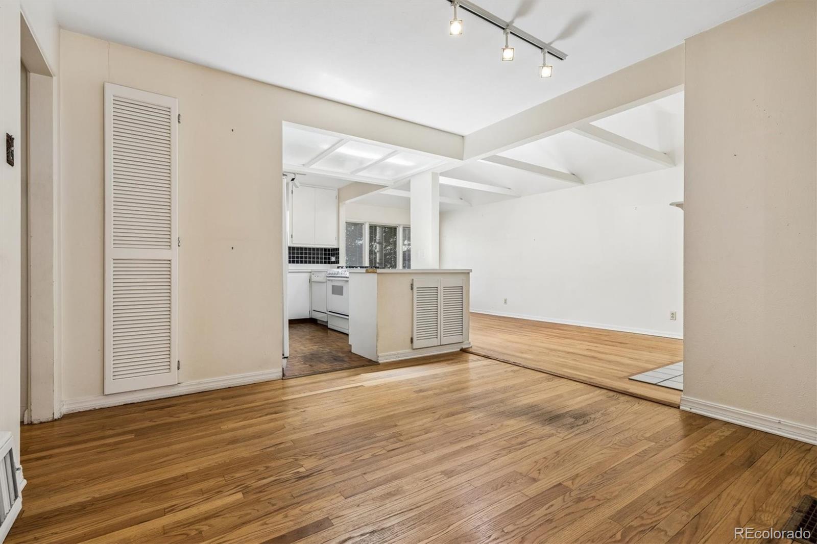 MLS Image #19 for 815  oneida street,denver, Colorado
