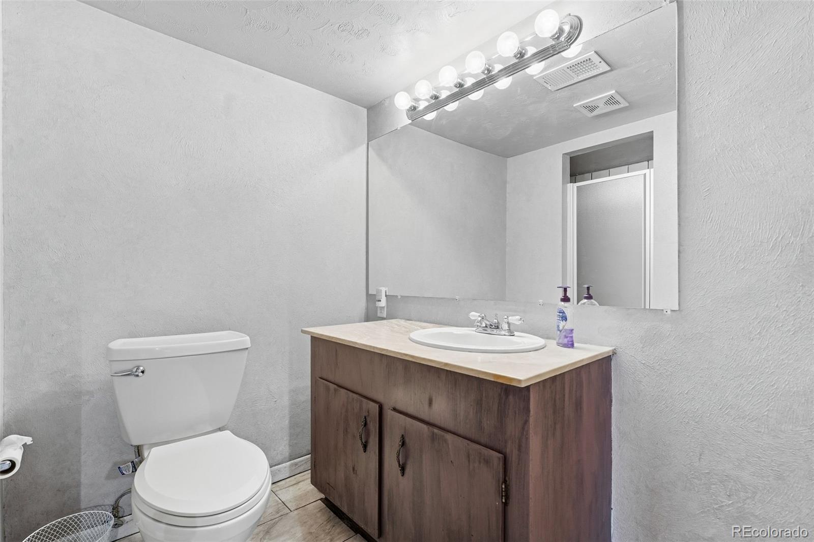 MLS Image #37 for 1055 s elmira street,denver, Colorado