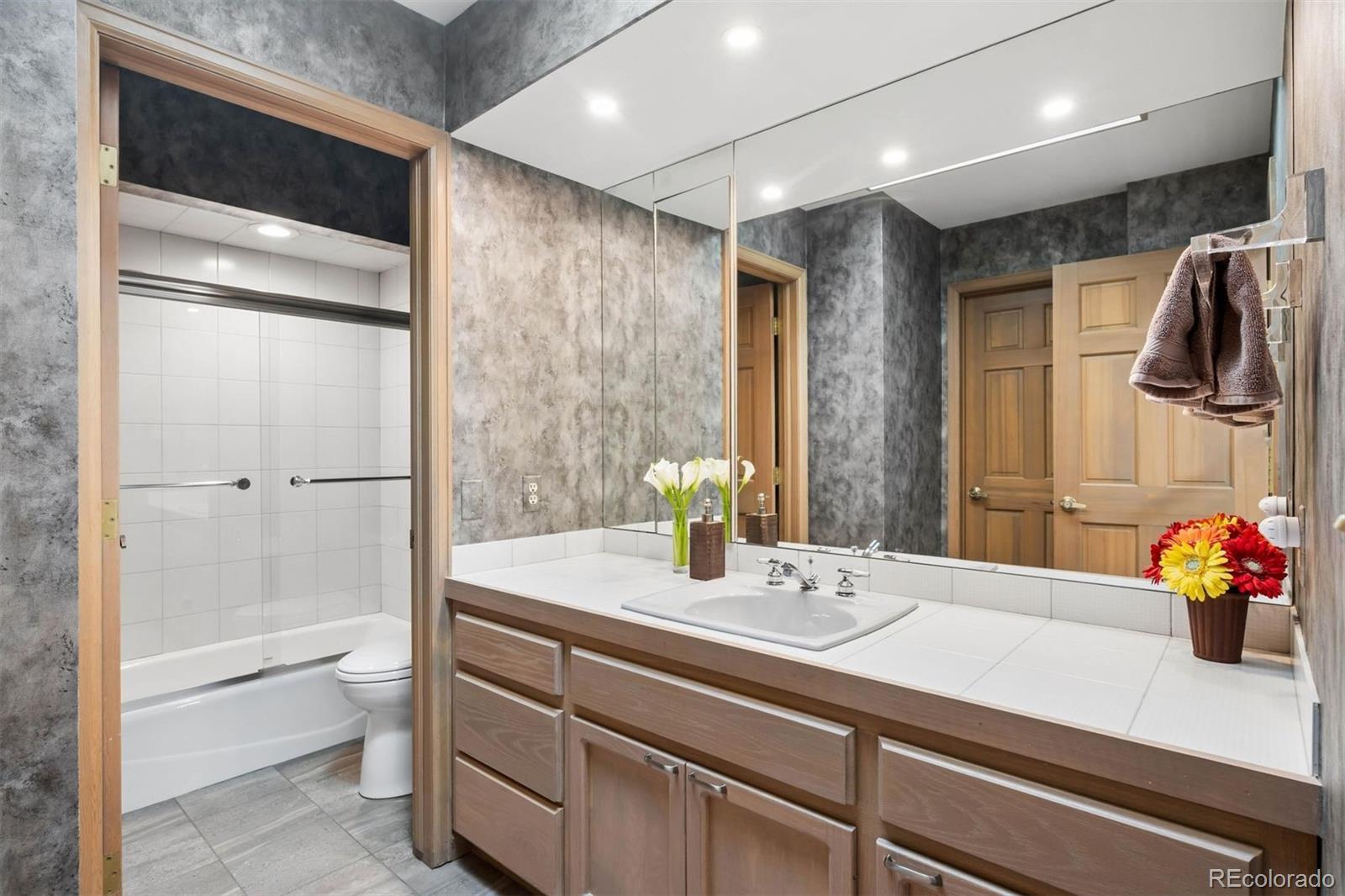 MLS Image #22 for 2777 s elmira street,denver, Colorado