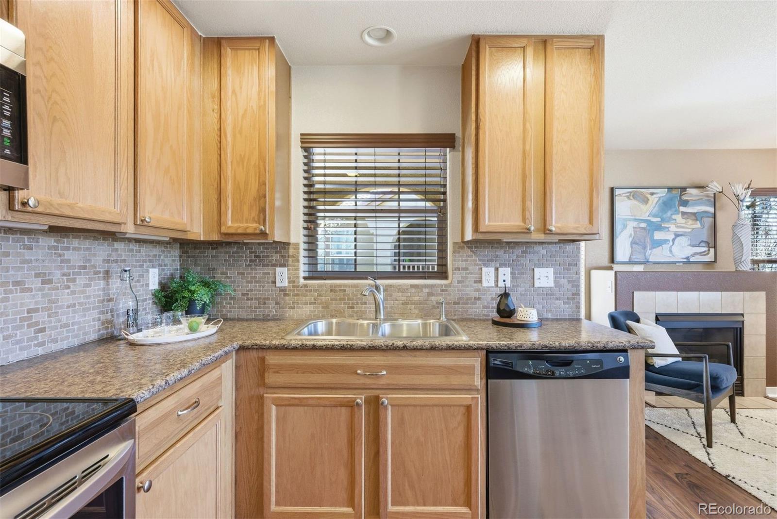 MLS Image #13 for 10128 e 29th drive ,denver, Colorado