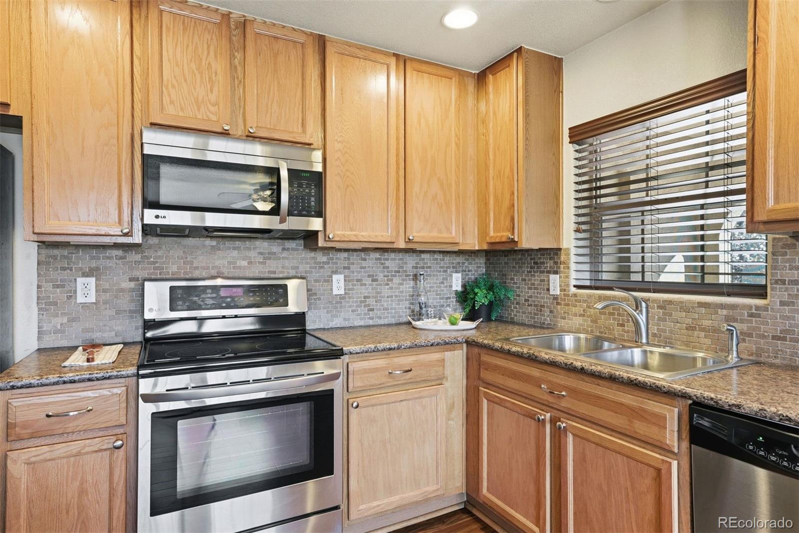 MLS Image #14 for 10128 e 29th drive ,denver, Colorado