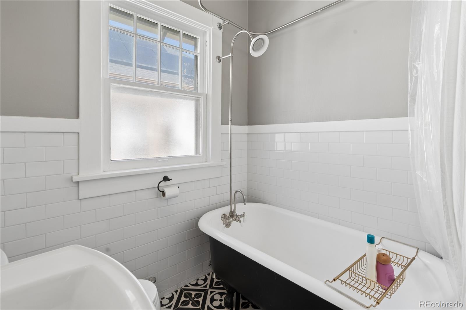 MLS Image #15 for 1385 s lincoln street,denver, Colorado