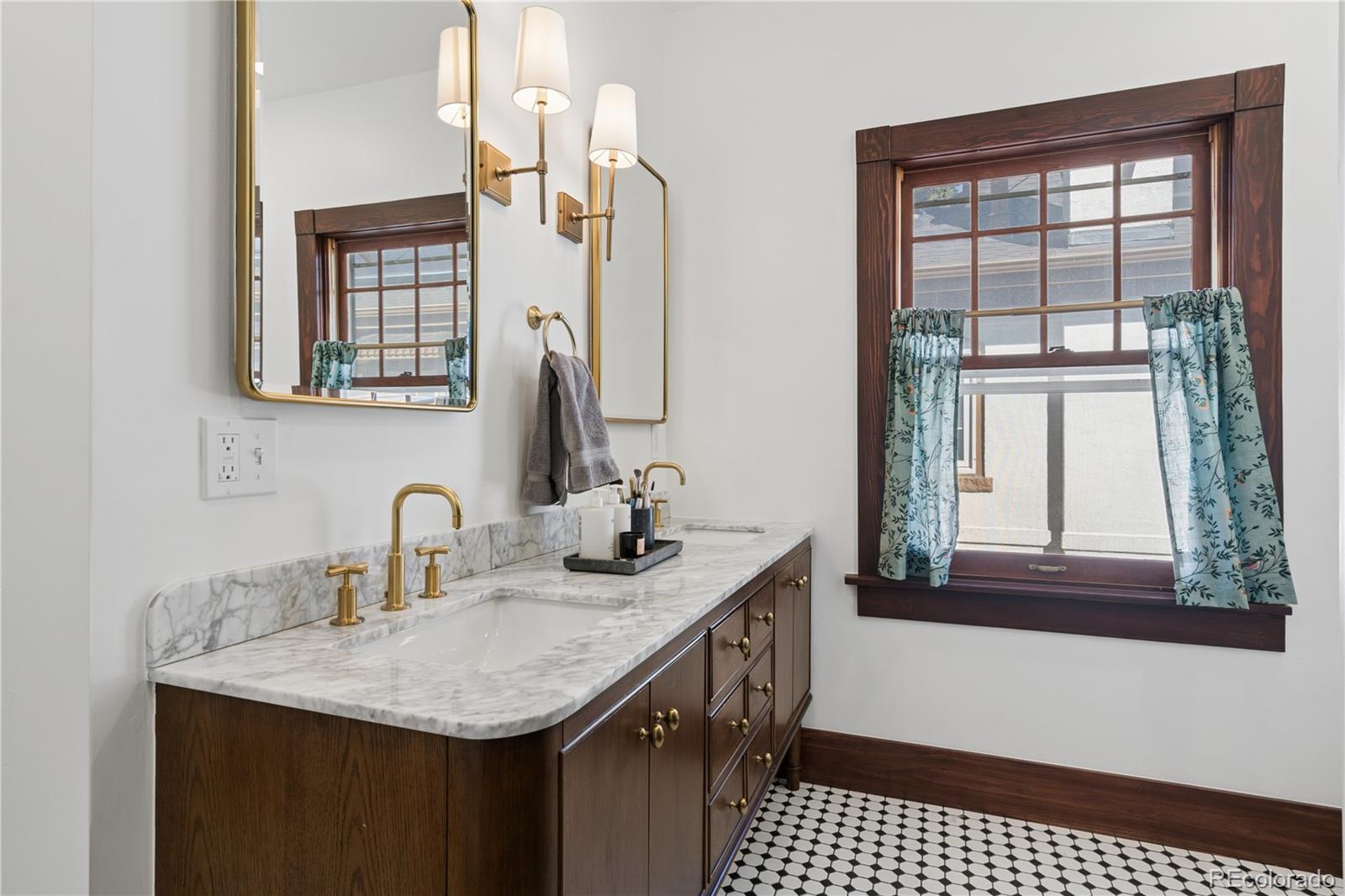 MLS Image #20 for 1385 s lincoln street,denver, Colorado