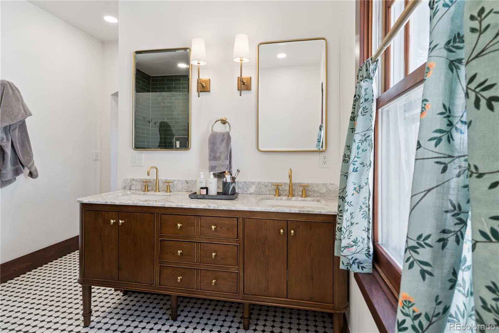 MLS Image #21 for 1385 s lincoln street,denver, Colorado