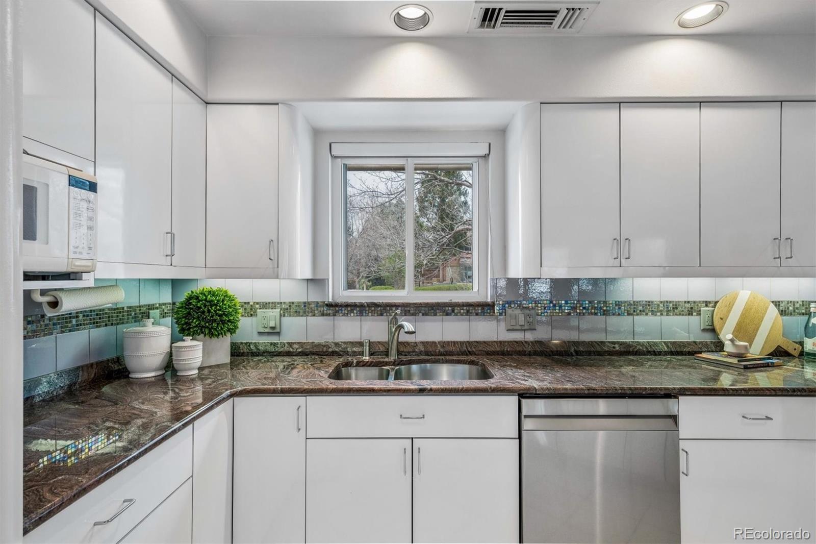 MLS Image #10 for 2222 s dallas street,denver, Colorado