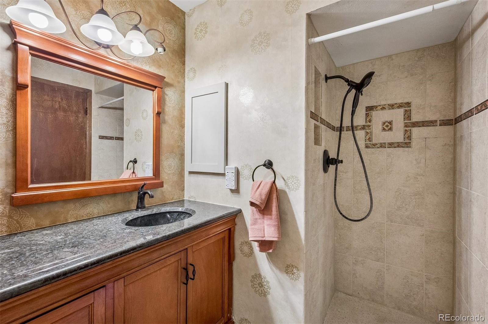 MLS Image #11 for 11405 e vassar drive,aurora, Colorado