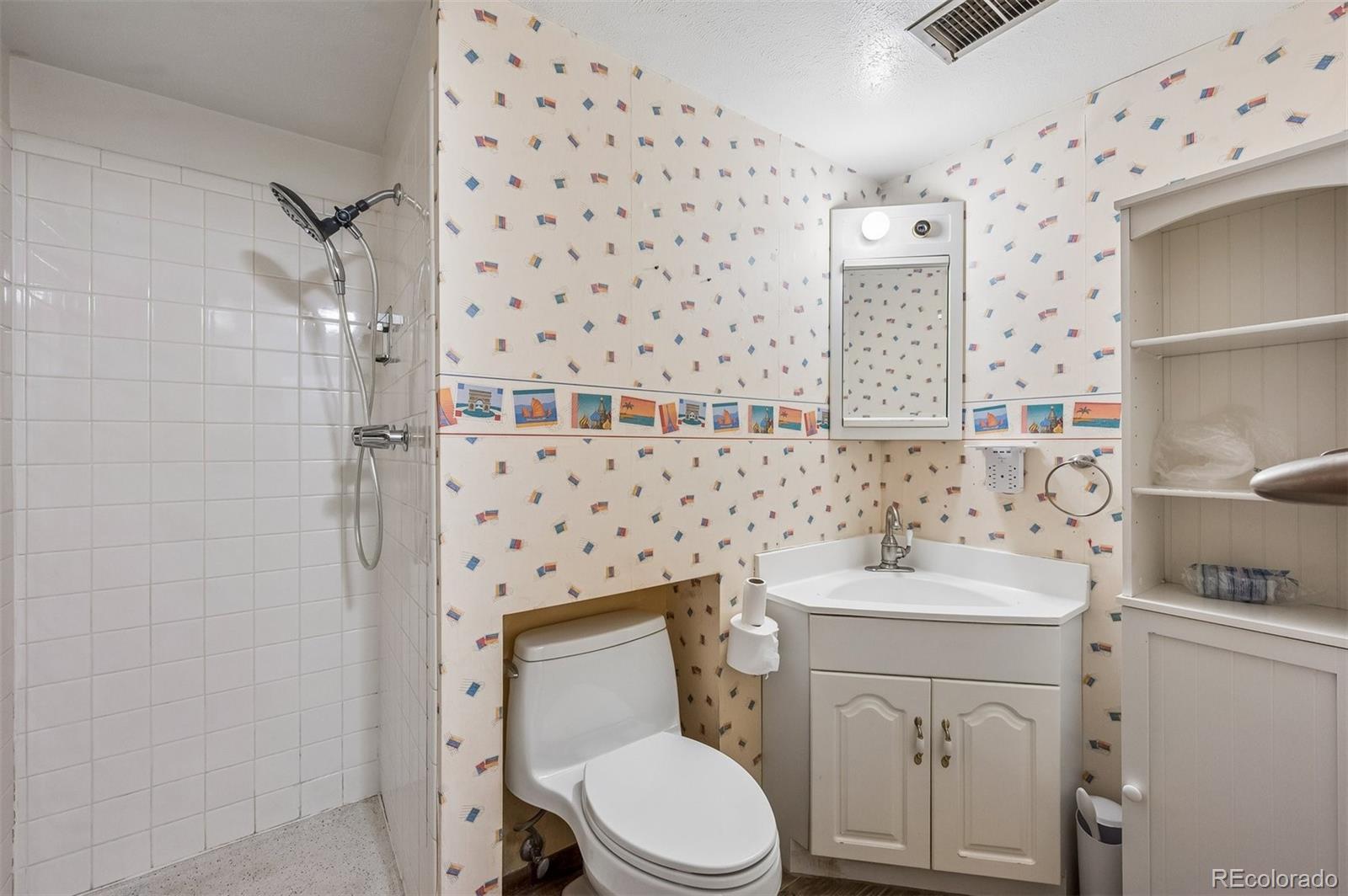 MLS Image #13 for 11405 e vassar drive,aurora, Colorado