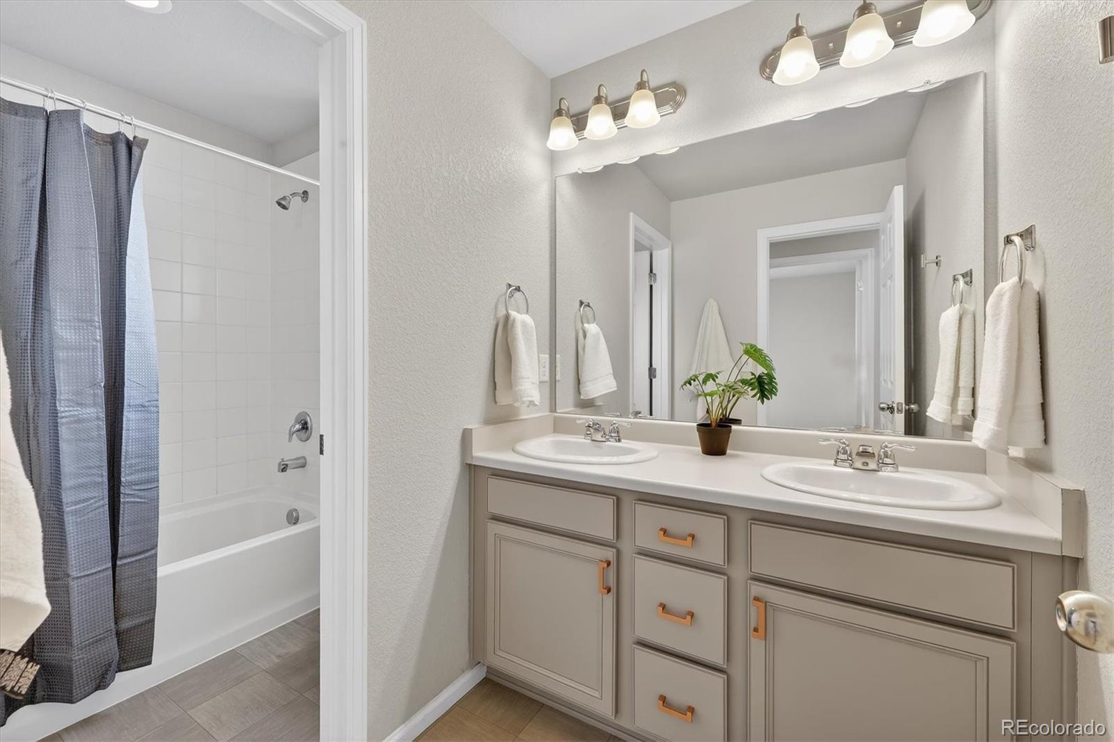 MLS Image #10 for 6571 n cathay street,denver, Colorado