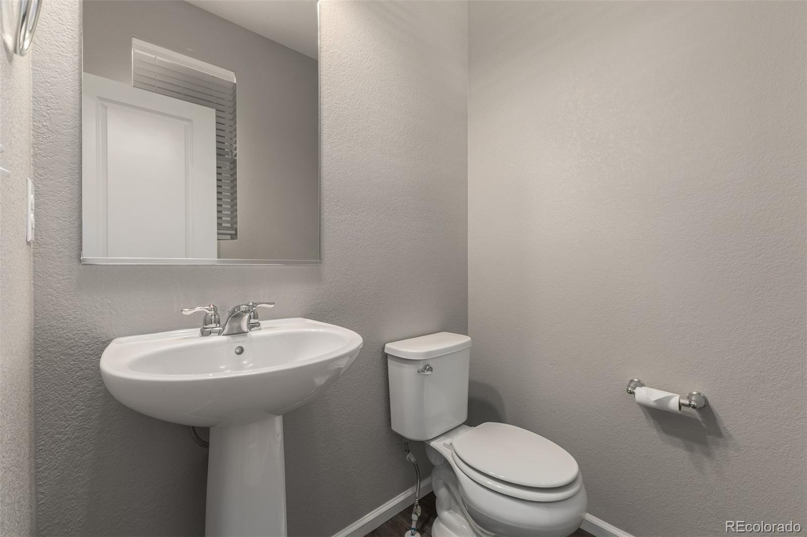 MLS Image #12 for 9316 e 60th avenue,denver, Colorado
