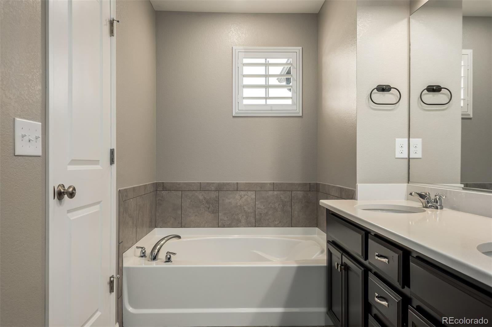 MLS Image #18 for 9316 e 60th avenue,denver, Colorado