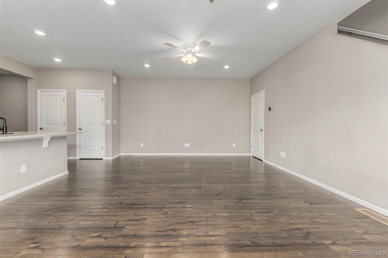 MLS Image #6 for 9316 e 60th avenue,denver, Colorado