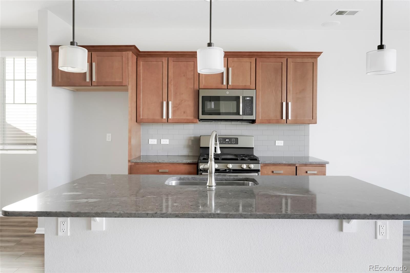 MLS Image #14 for 10526  akron street,commerce city, Colorado