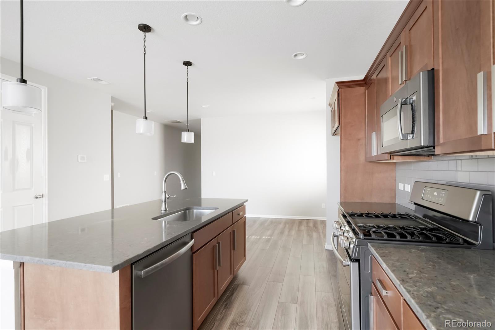 MLS Image #15 for 10526  akron street,commerce city, Colorado