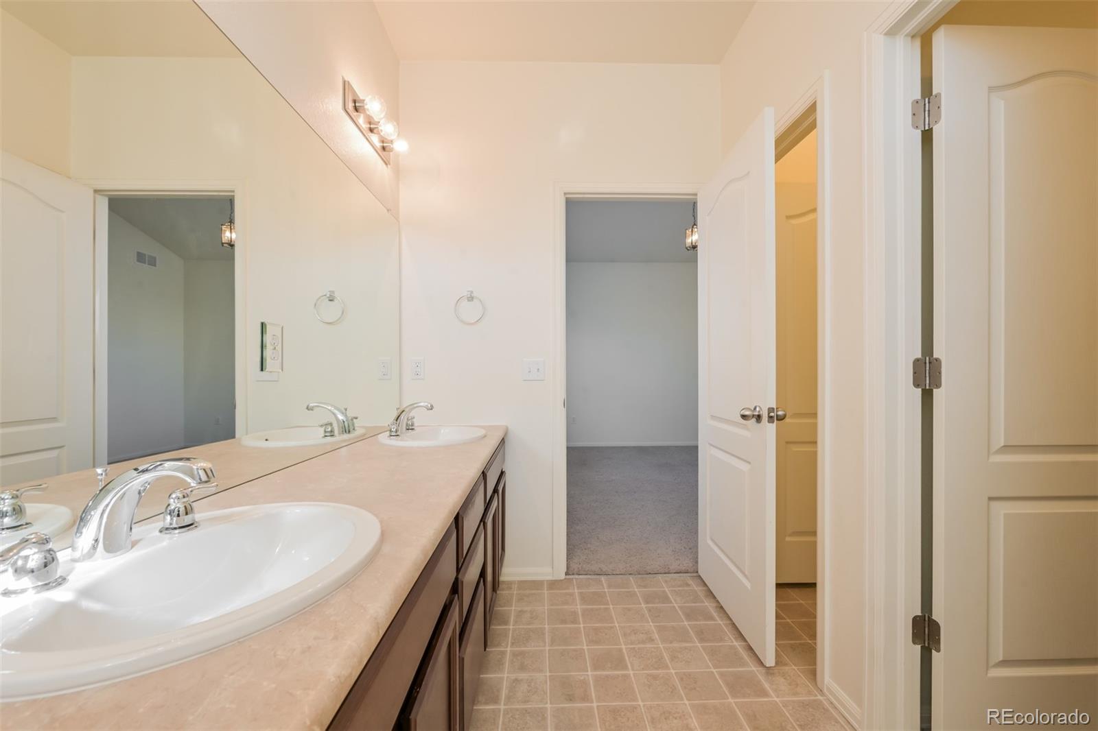 MLS Image #14 for 5613 s elk court,aurora, Colorado